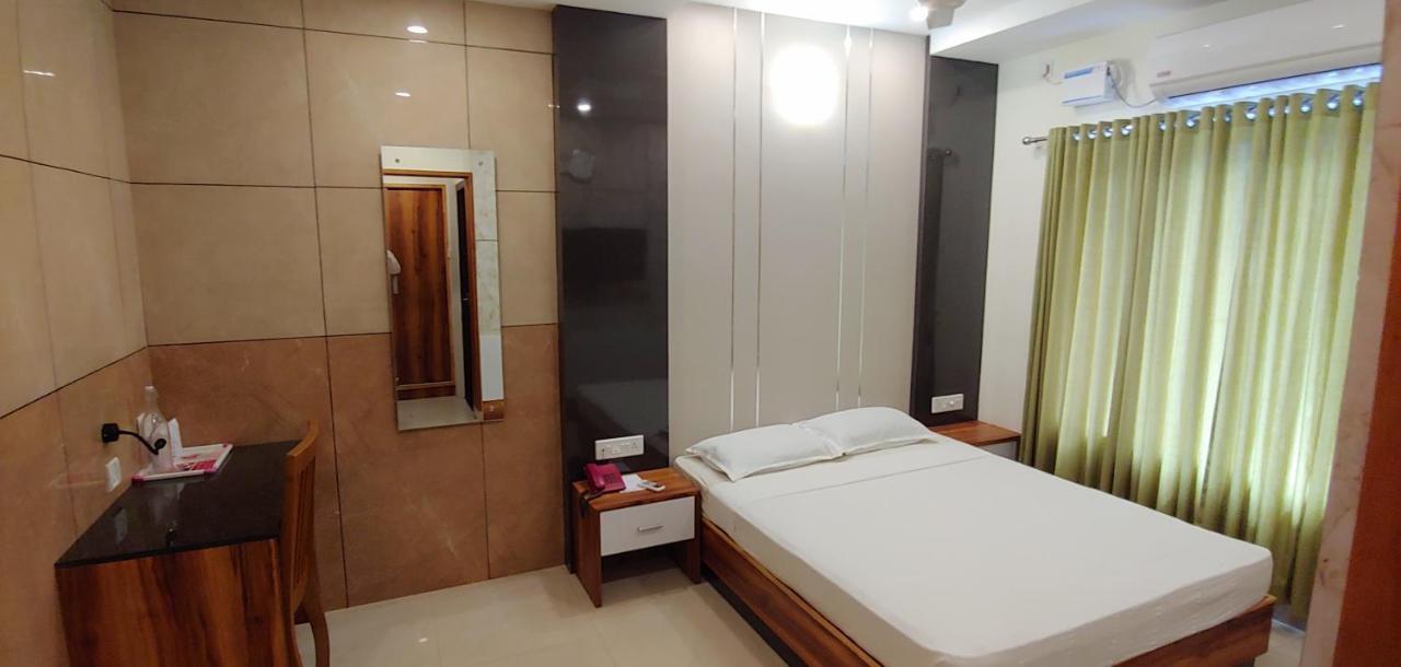 Sree Gokulam Sabari Hotell Chavakkad Eksteriør bilde